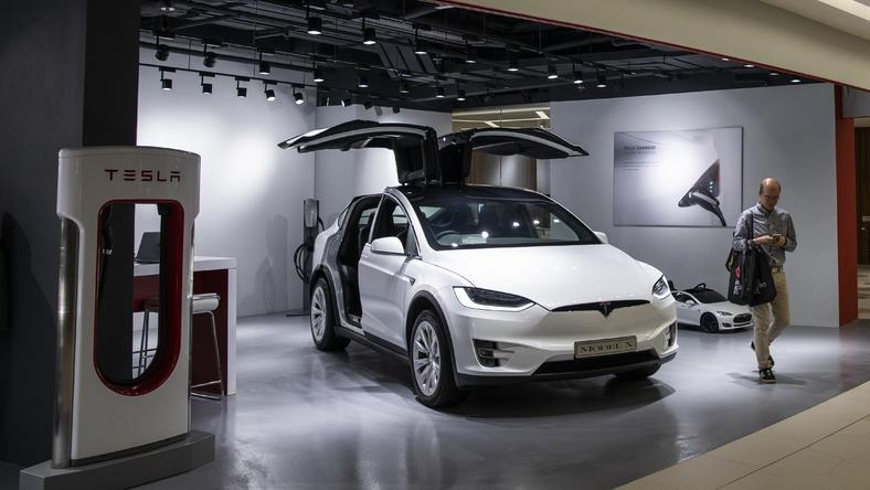 香港特斯拉降价“狙击”内地电动车?